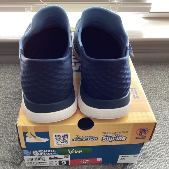 Skechers Women's Slip-ins: Summits - Dazzling Haze Casual Sneakers, size 9 W - Picture 10 of 13